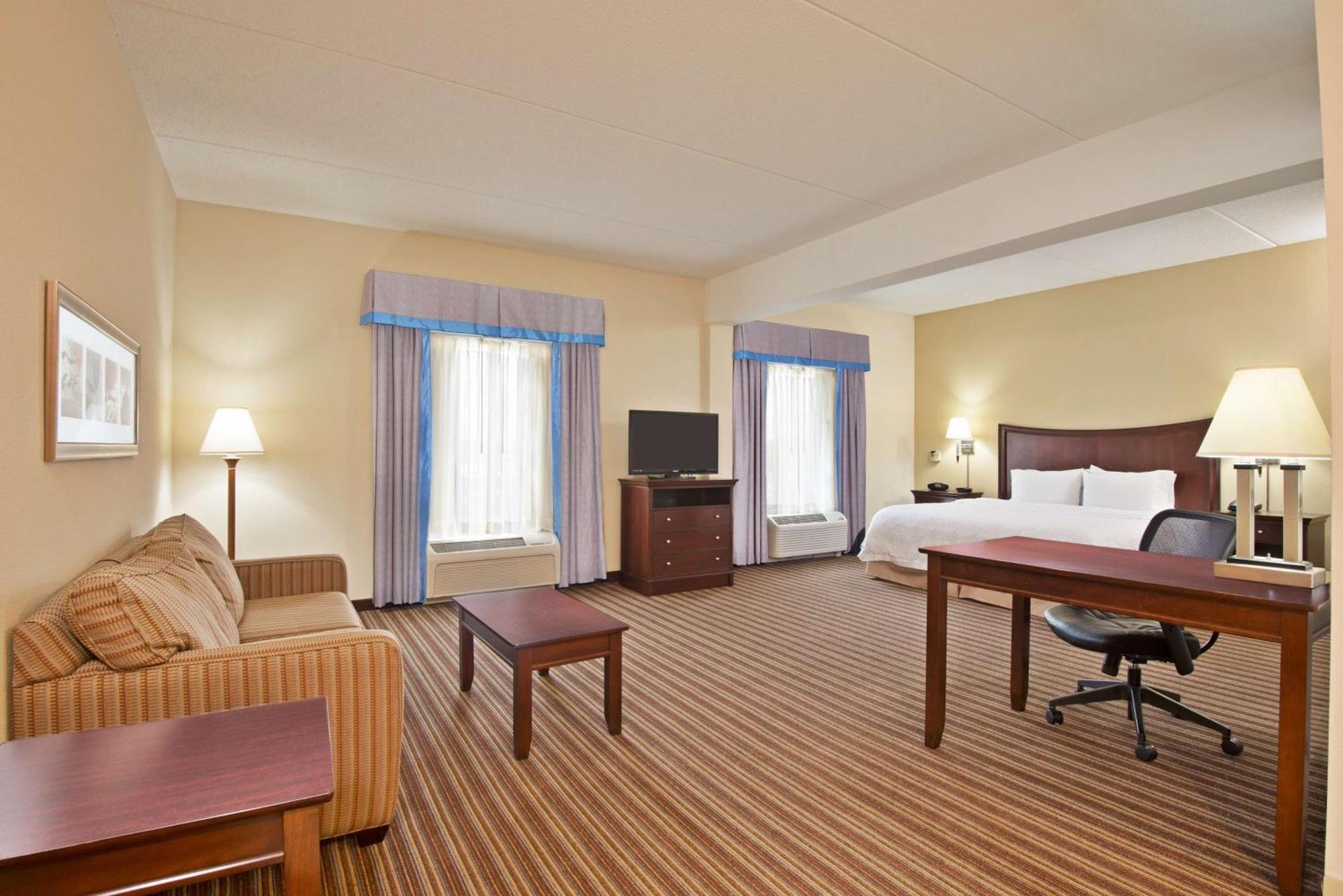 Hampton Inn Gainesville-Haymarket Exterior photo